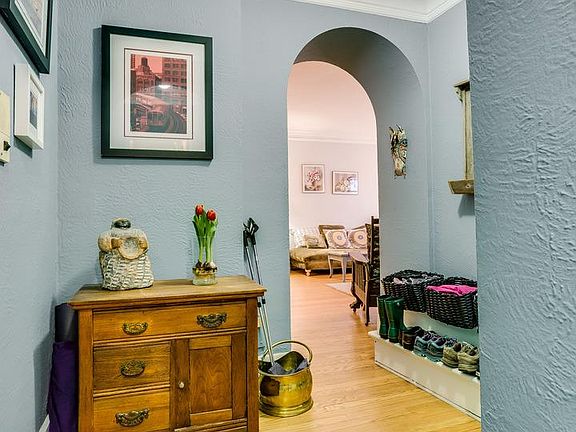 4th image of 2724 N Pine Grove Ave APT 2