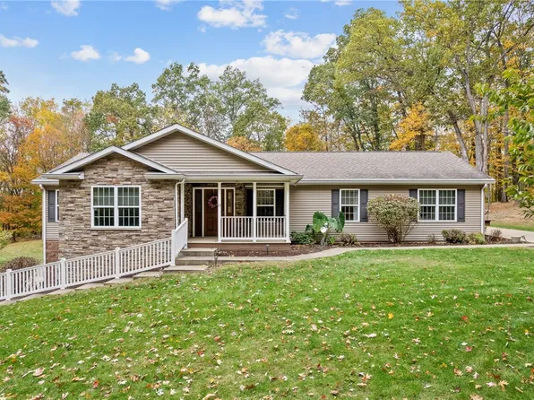 17 Oak Forest Rd, Finleyville, PA 15332