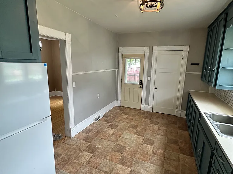 204 Bly St — Photo 2