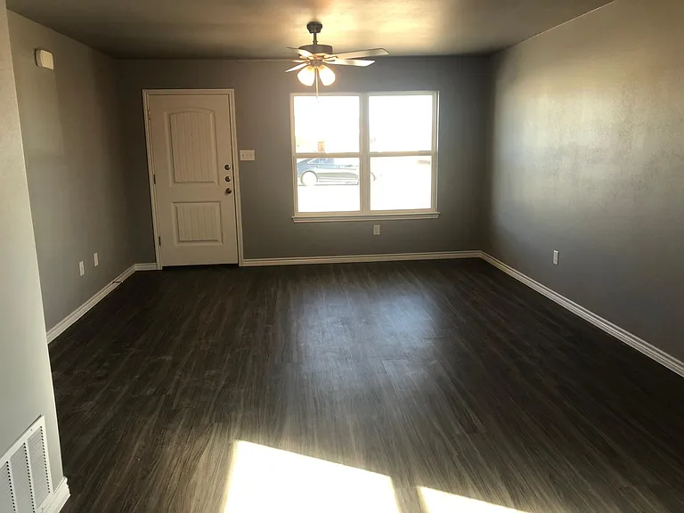 1818 Castroville Trl #B — Photo 17