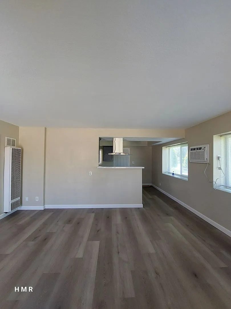 Stylish 2-Bedroom Duplex: Modern Upgrades & Prime Location — Photo 2