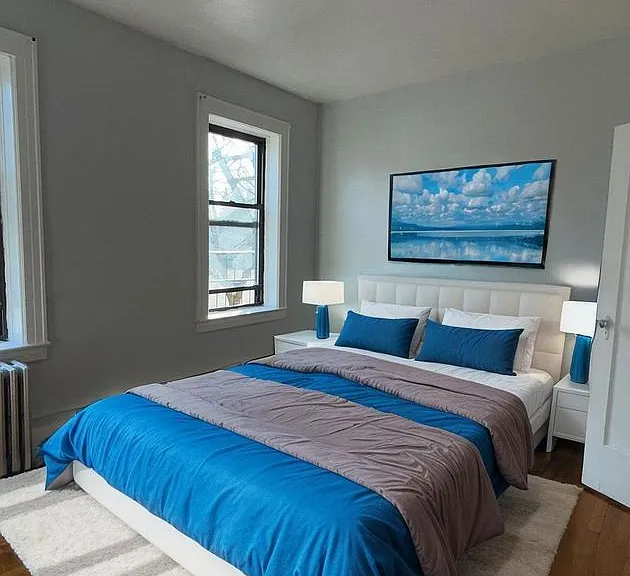 Hill Manor - Renovated Apartments Near Train Station — Photo 31