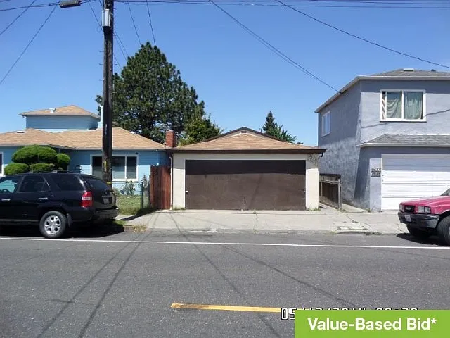 2633 38th Ave photo 1