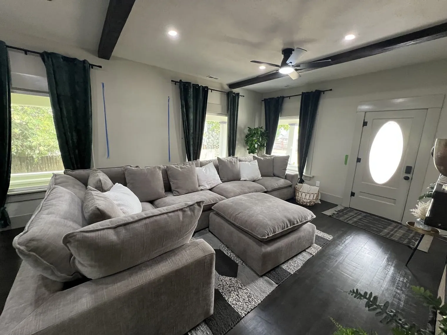 2 bed, 2.0 bath, 3681 sqft, $5,280 — Photo 2