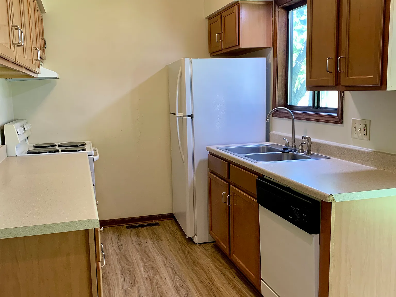 2 bed, 1.5 bath, 1050 sqft, $1,200 — Photo 4
