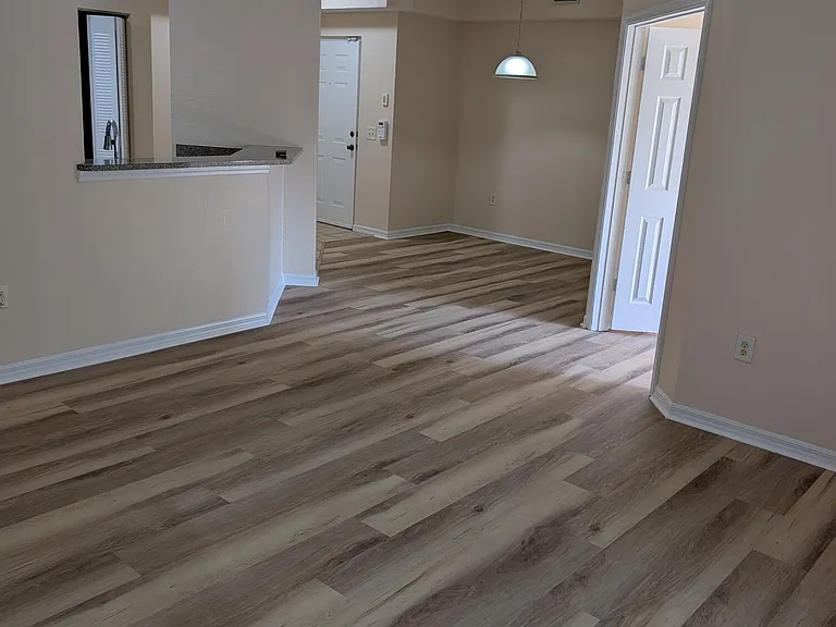 350 Crestwood Cir #201 — Photo 21