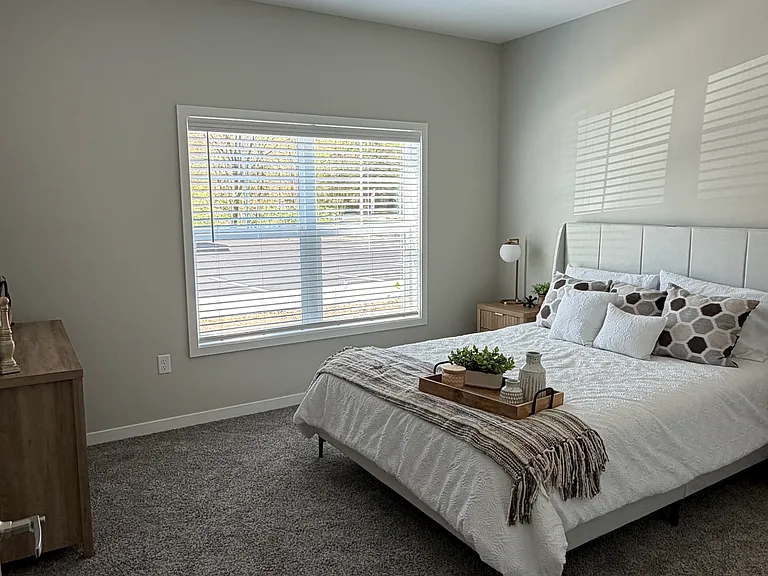 Lakeview Apartments — Photo 7