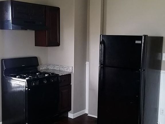 5th image of 1810 Whitford Ave