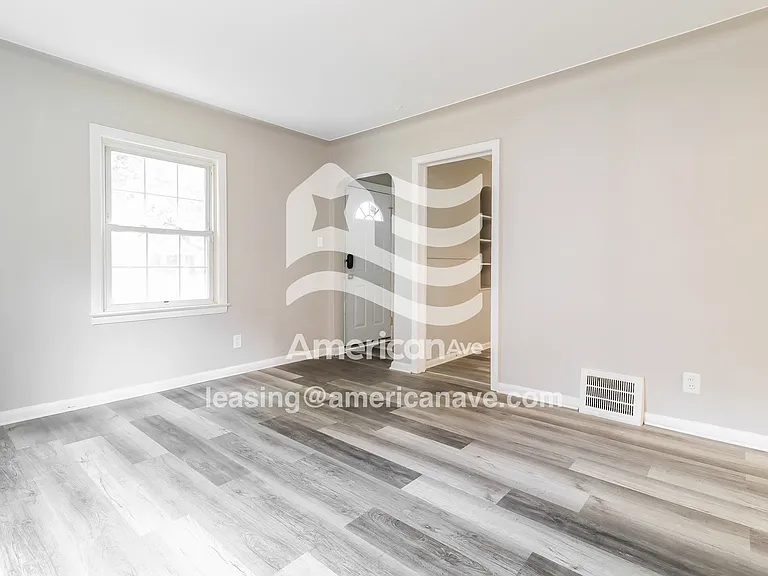 1442858_002_living_room_13911422.jpg