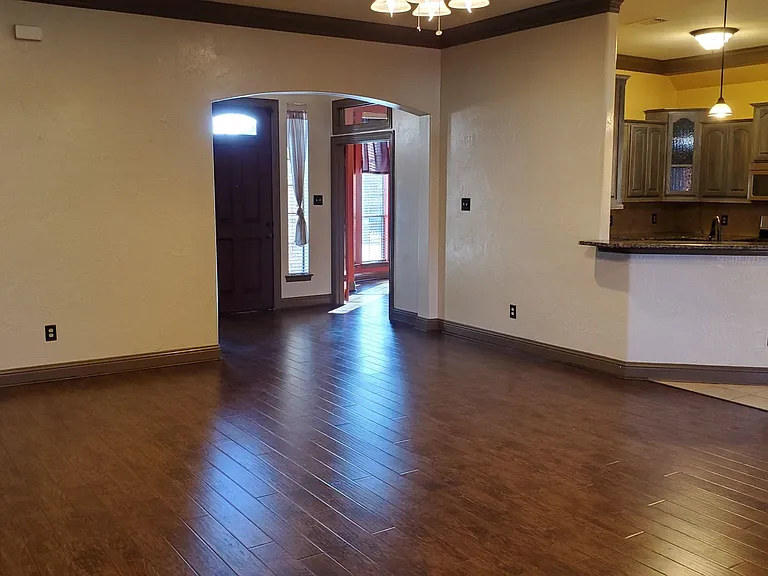 1621 Colonial Dr — Photo 11
