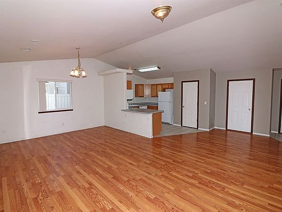 3rd image of 2974 Summerbrook Dr