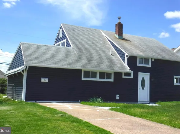 55 Narcissus Ln, Levittown, PA 19054