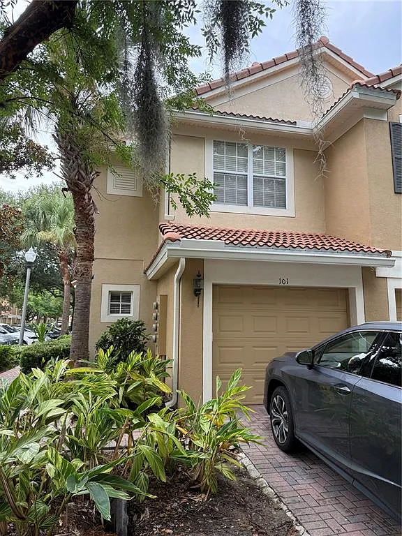3 bed, 2.5 bath, 1665 sqft, $2,300 — Photo 1