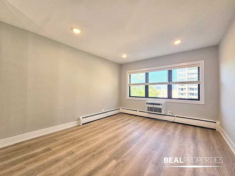 555 W Stratford Place — Photo 20