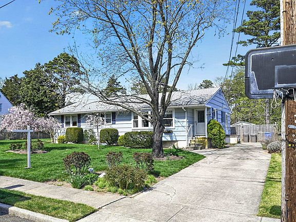 3rd image of 19 Seaside Ave