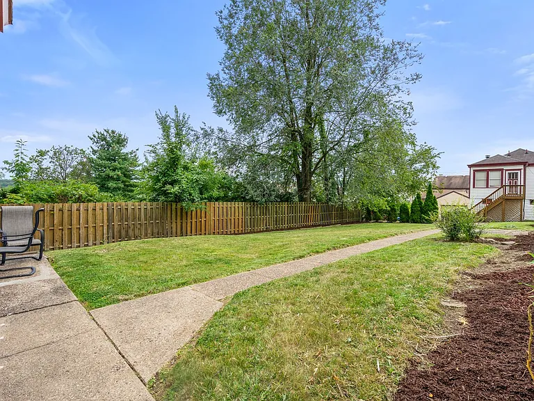 638 Margaret St — Photo 15