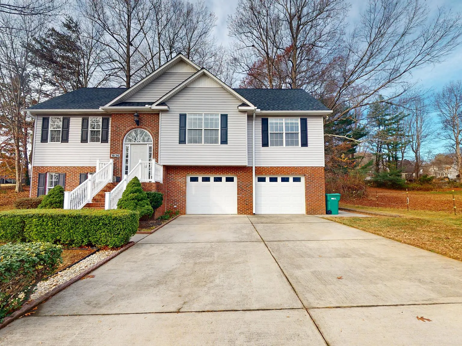 3 bed, 1414 sqft, $2,195 — Photo 1