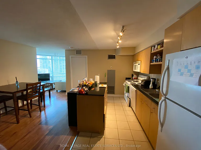 361 Front St W #705 — Photo 5