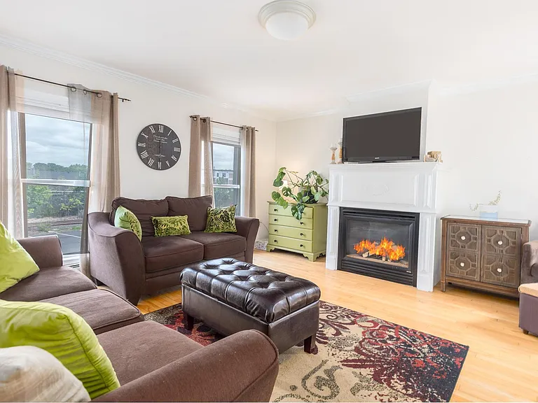 537 Islington St #3 — Photo 7