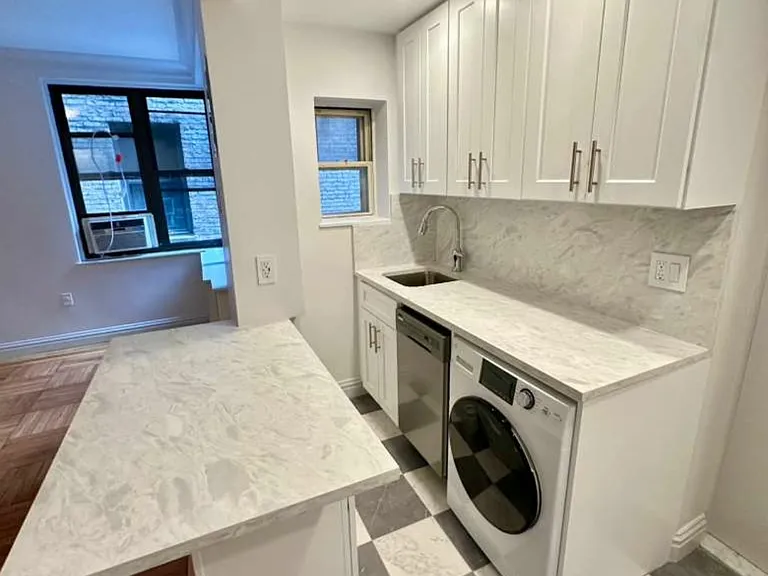 340 E 66th St #1A — Photo 6