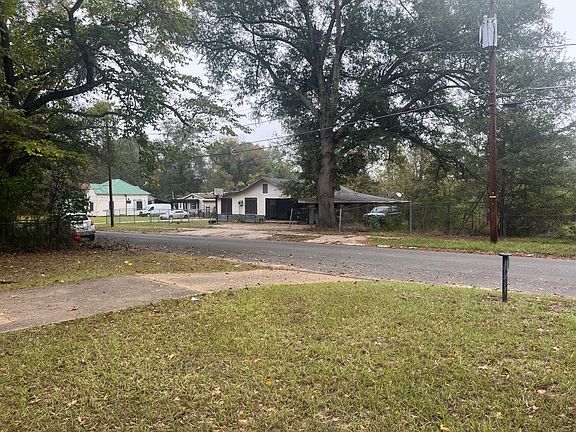 4th image of 200 Kavanaugh St