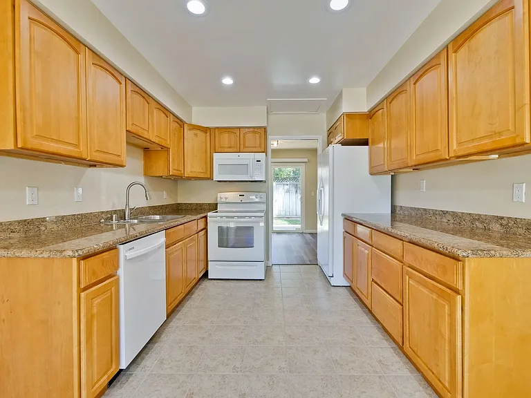 1521 Willowhaven Ct — Photo 4