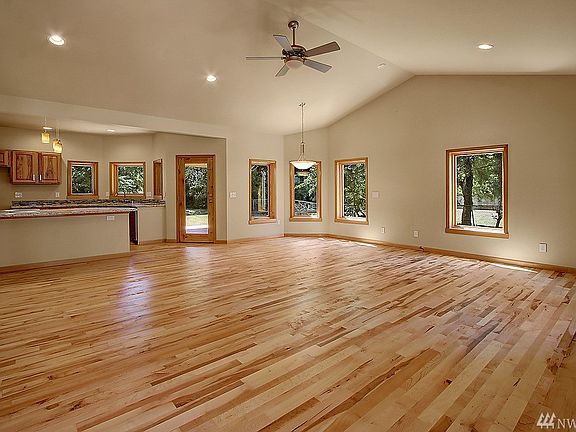 3rd image of 2924 77th St NE