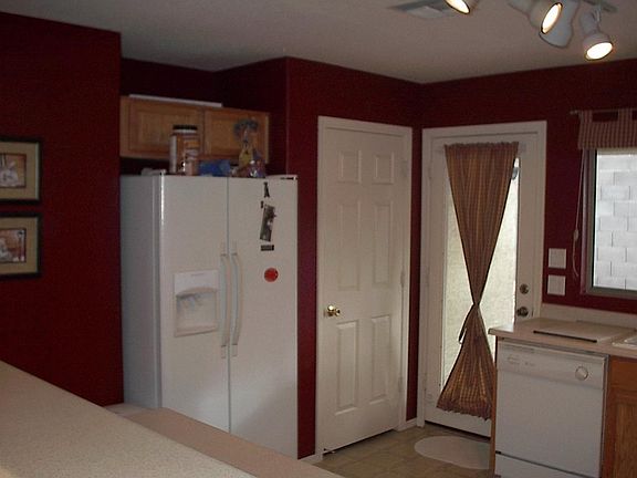 4th image of 829 E Nardini St