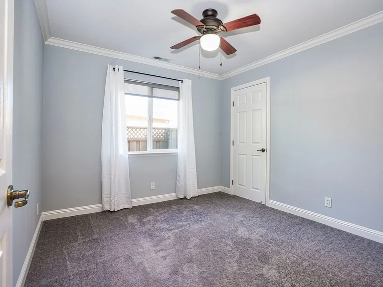 1621 Huron Ave — Photo 28