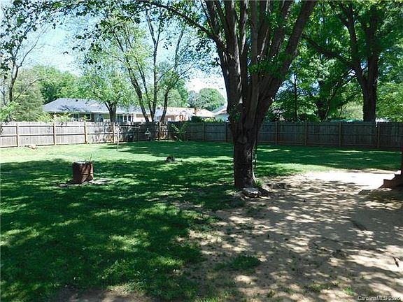 5th image of 7443 Meadowdale Ln