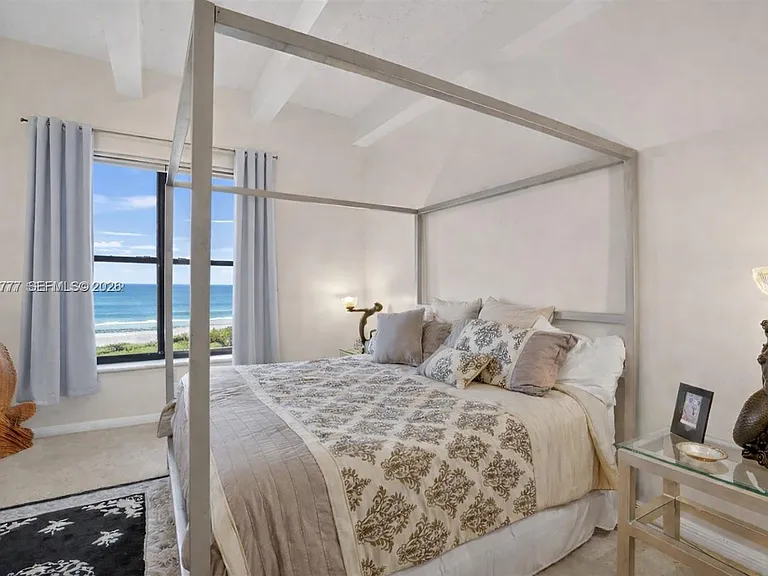 1330 Ocean Dr #R7C — Photo 14
