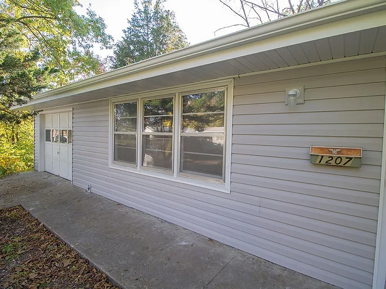 1207 White Oak Ln — Photo 27