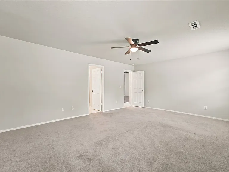 802 SW Green World St — Photo 11