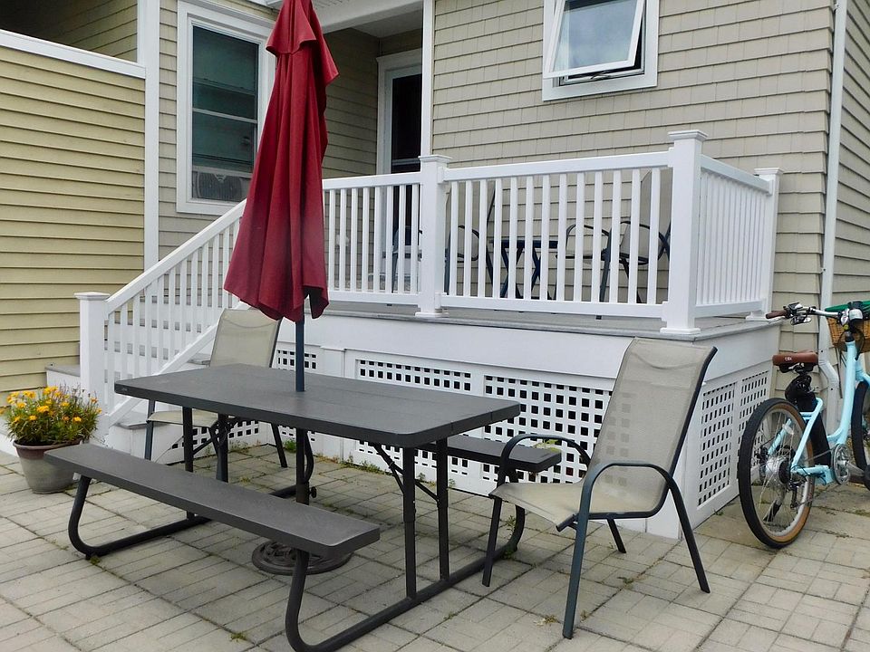 Third seating space