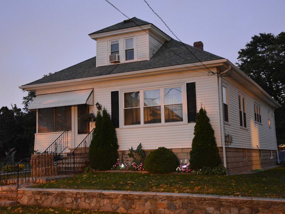 2nd image of 60 Buckthorne Ave