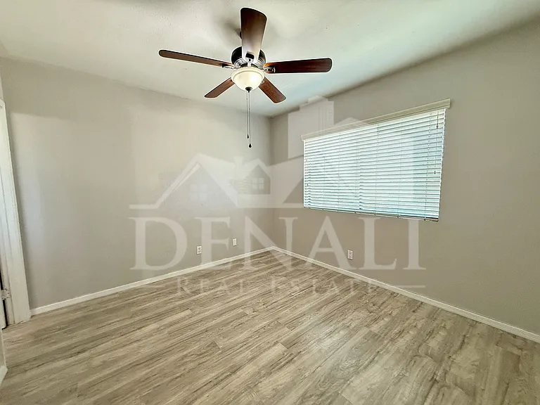 749 E Montebello Ave #233 — Photo 7