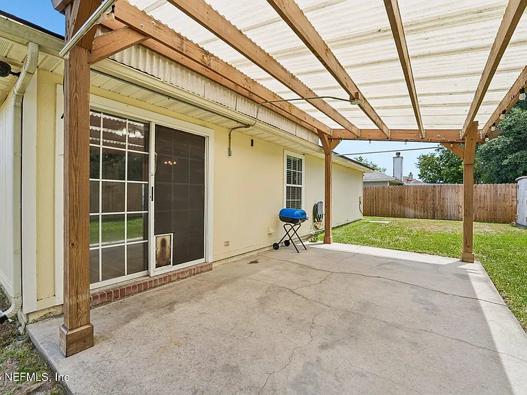 1219 Stern Way — Photo 31