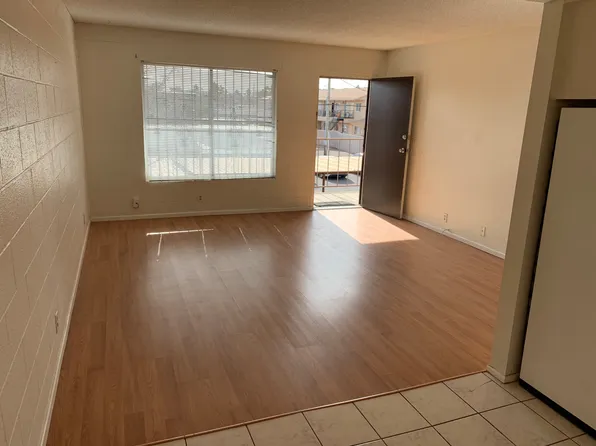585 N Royal Crest Cir #21, Las Vegas, NV 89169