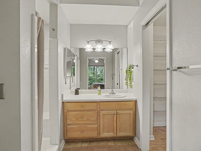 2576 Yarmouth Ln — Photo 24
