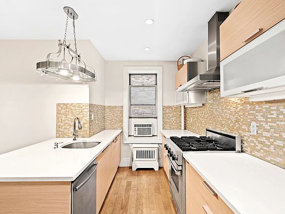 3rd image of 19 Grace Ct APT 3B