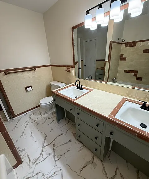 501 N College St — Photo 3