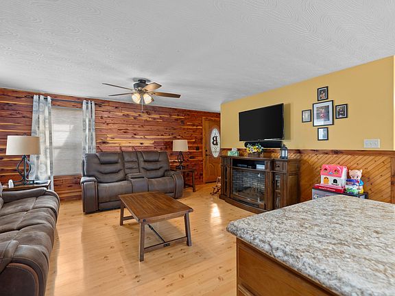 3rd image of 1849 Wooddawn Dr