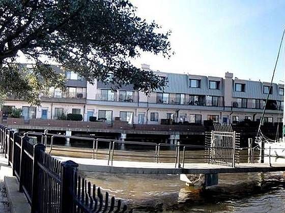 1st image of 401 College Pl APT 22