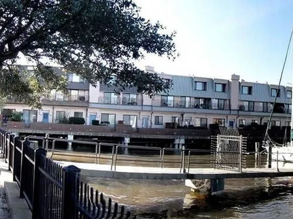 401 College Pl APT 22, Norfolk, VA 23510