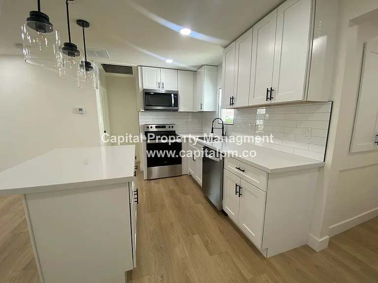 915 E Crandall Ave — Photo 3