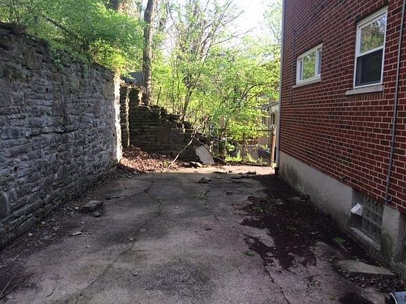 3rd image of 470 Elberon Ave