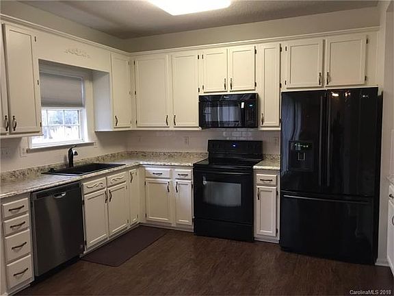 4th image of 5905 Carolina Manor Ct