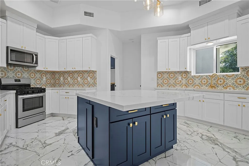 3 bed, 2.5 bath, 1280 sqft, $4,500 — Photo 4