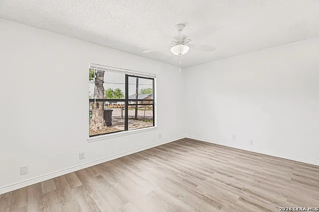 402 Tedder St — Photo 9