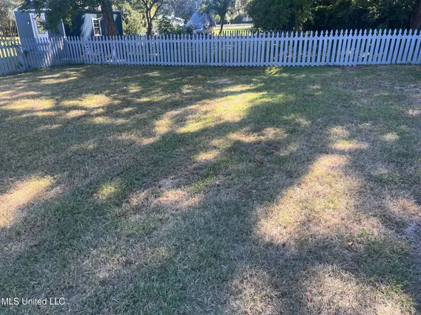 204 Caron Ln #109B, Bay Saint Louis, MS 39520